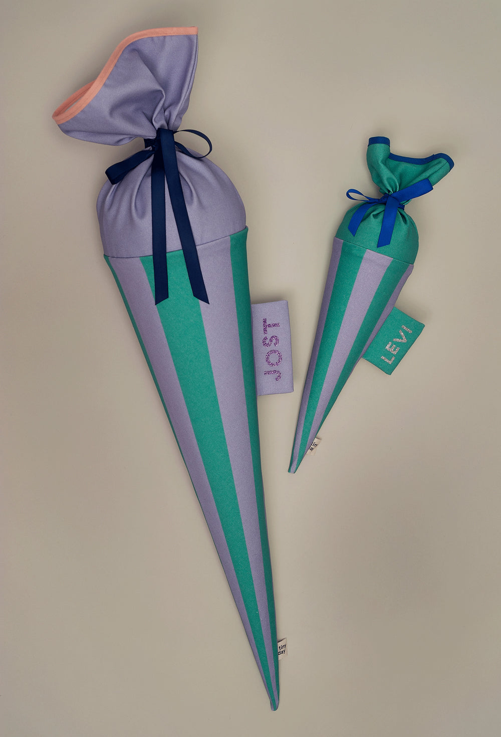 Schultüte aus Stoff – Streifen flieder-grün mit Name